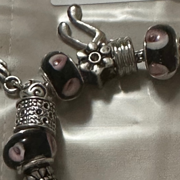 Handmade- NWOT –925 silver plated charm bracelet. Black/pnk beads variety charms - Picture 13 of 14
